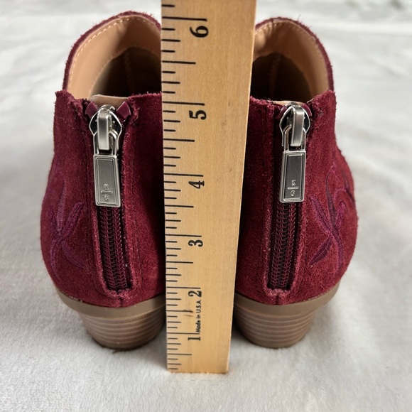 Kenneth Cole Reaction Red Suede Embroidered V-Cut Ankle Booties Size 8,5 - Picture 4 of 11